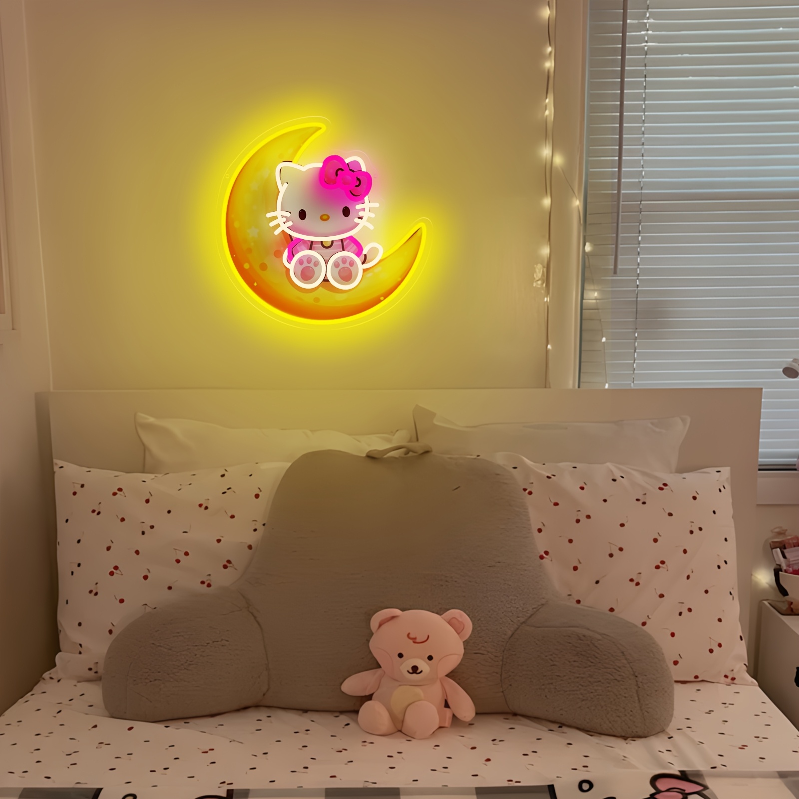 Hello Kitty on Moon Yellow Cut - Lighting Room Decor Items 评论和价格